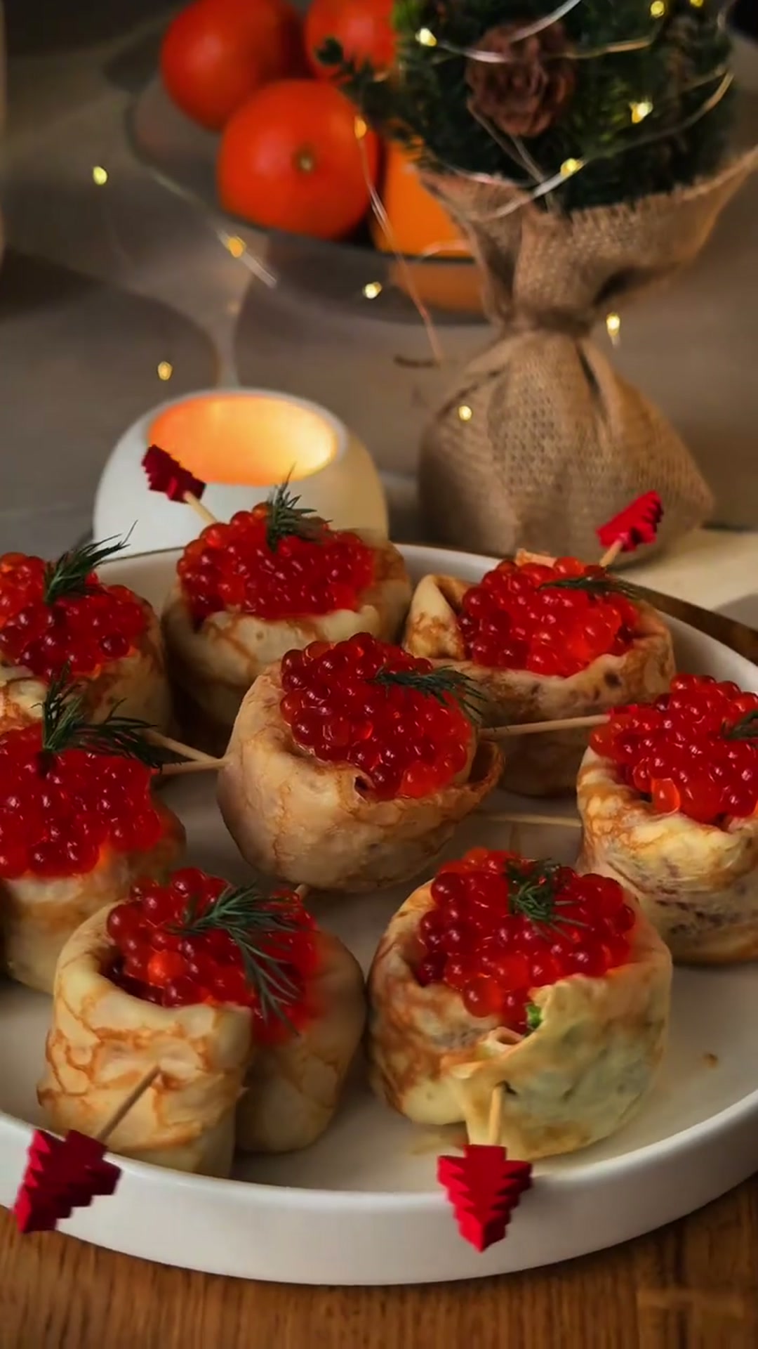 Рулетики из блинов с красной икрой и огурцом