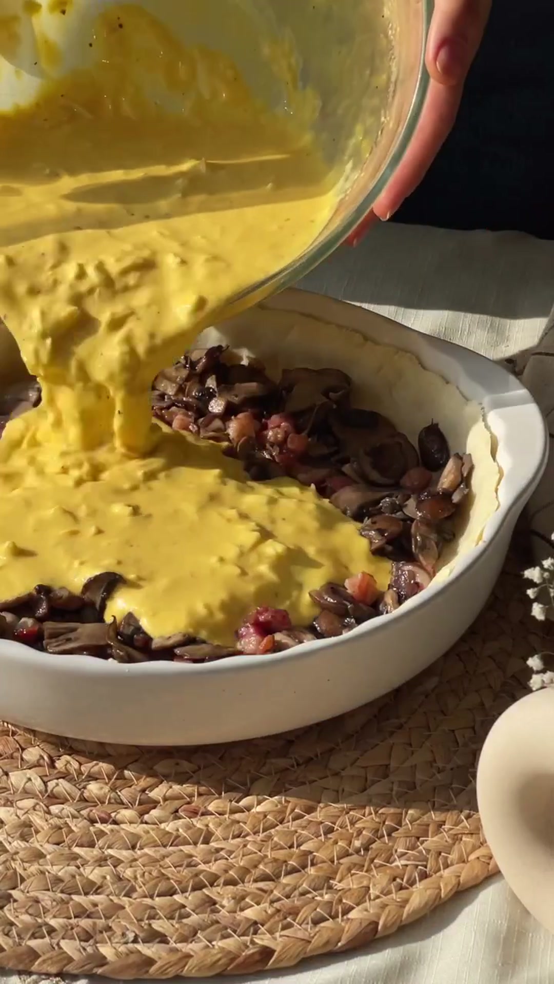 Киш с беконом и грибами