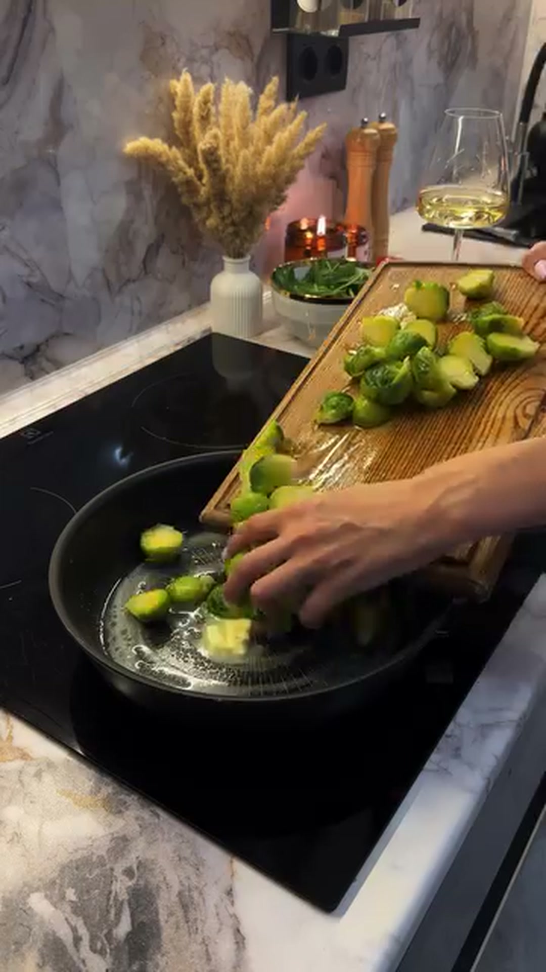 Сочная куриная грудка с томатами, шпинатом и моцареллой