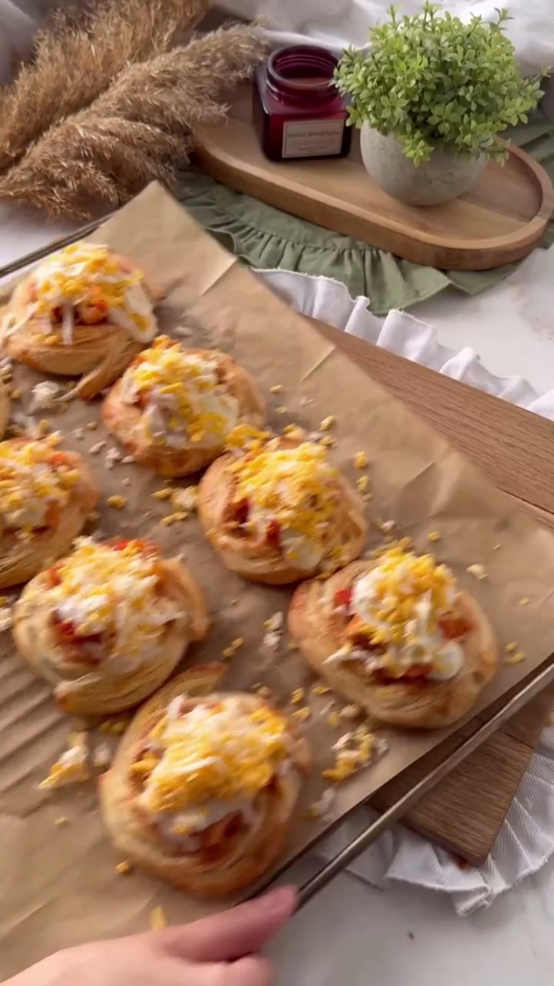 Слойки с курицей и соусом «Бешамель»