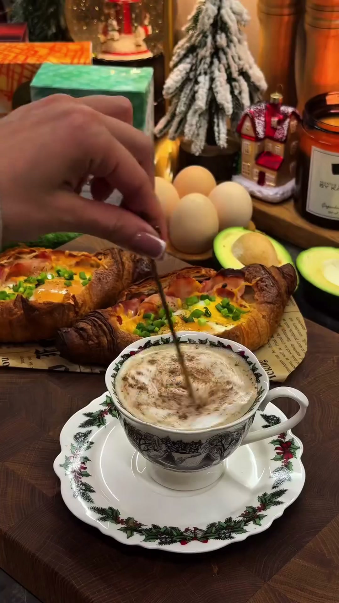 Запечённый круассан с яйцом