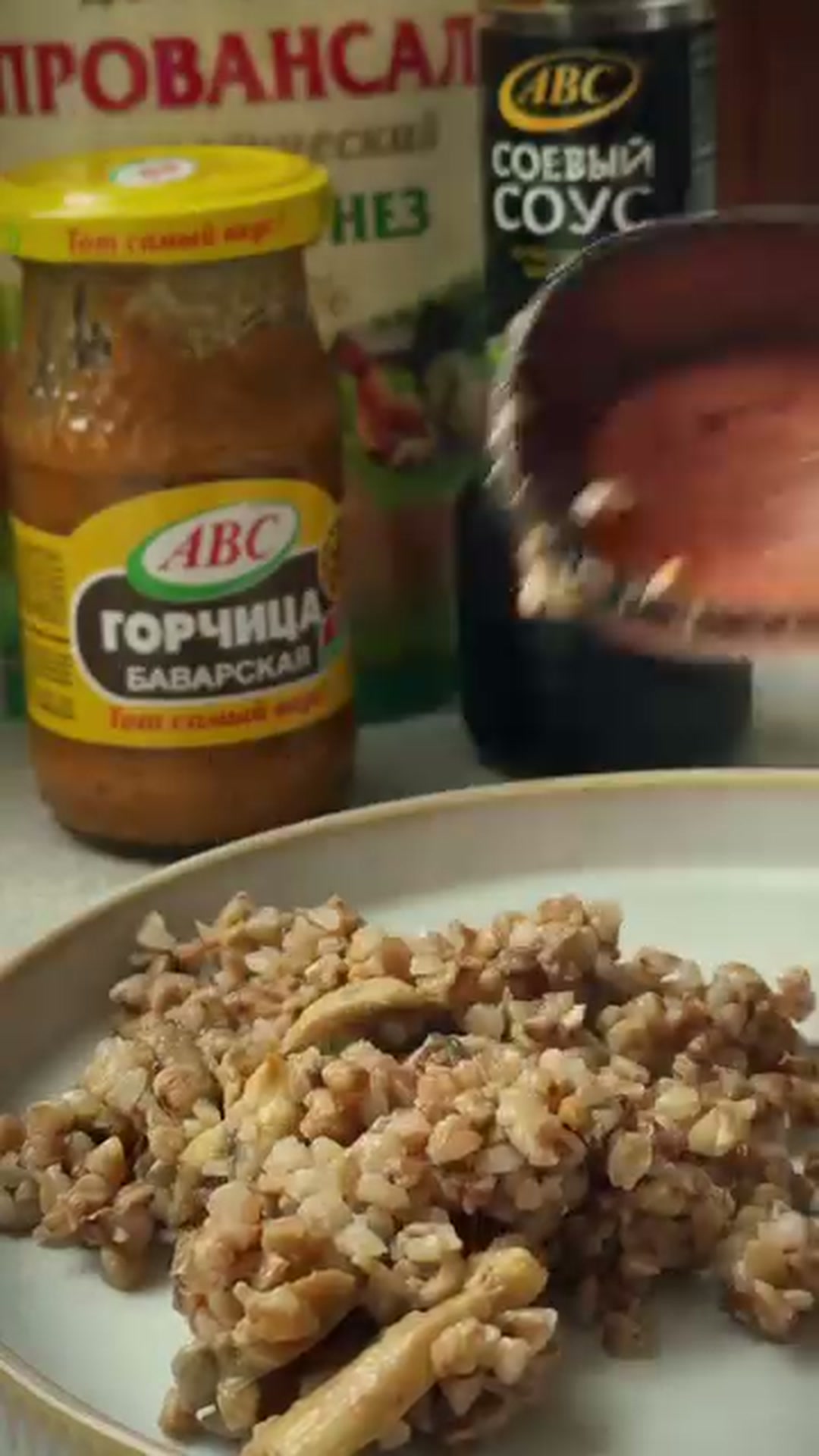 Гречка с грибами и соусом