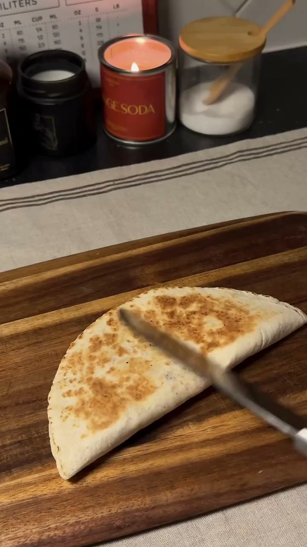 Кесадилья с курицей и карамелизированным луком