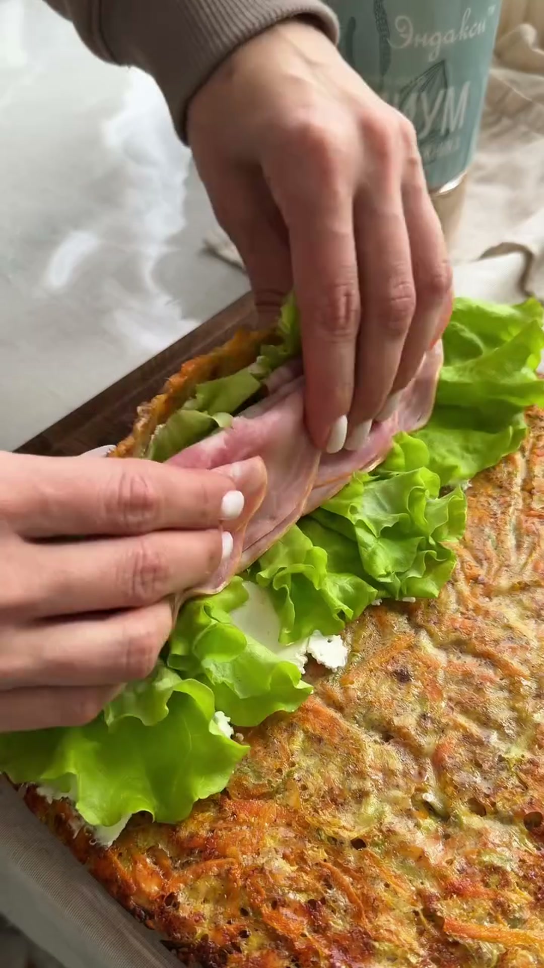 Высокобелковый рулет из кабачка с начинкой