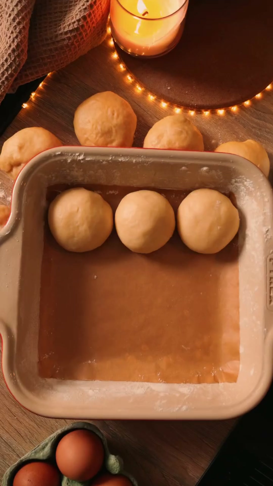 Пуховые булочки со штрейзельной крошкой