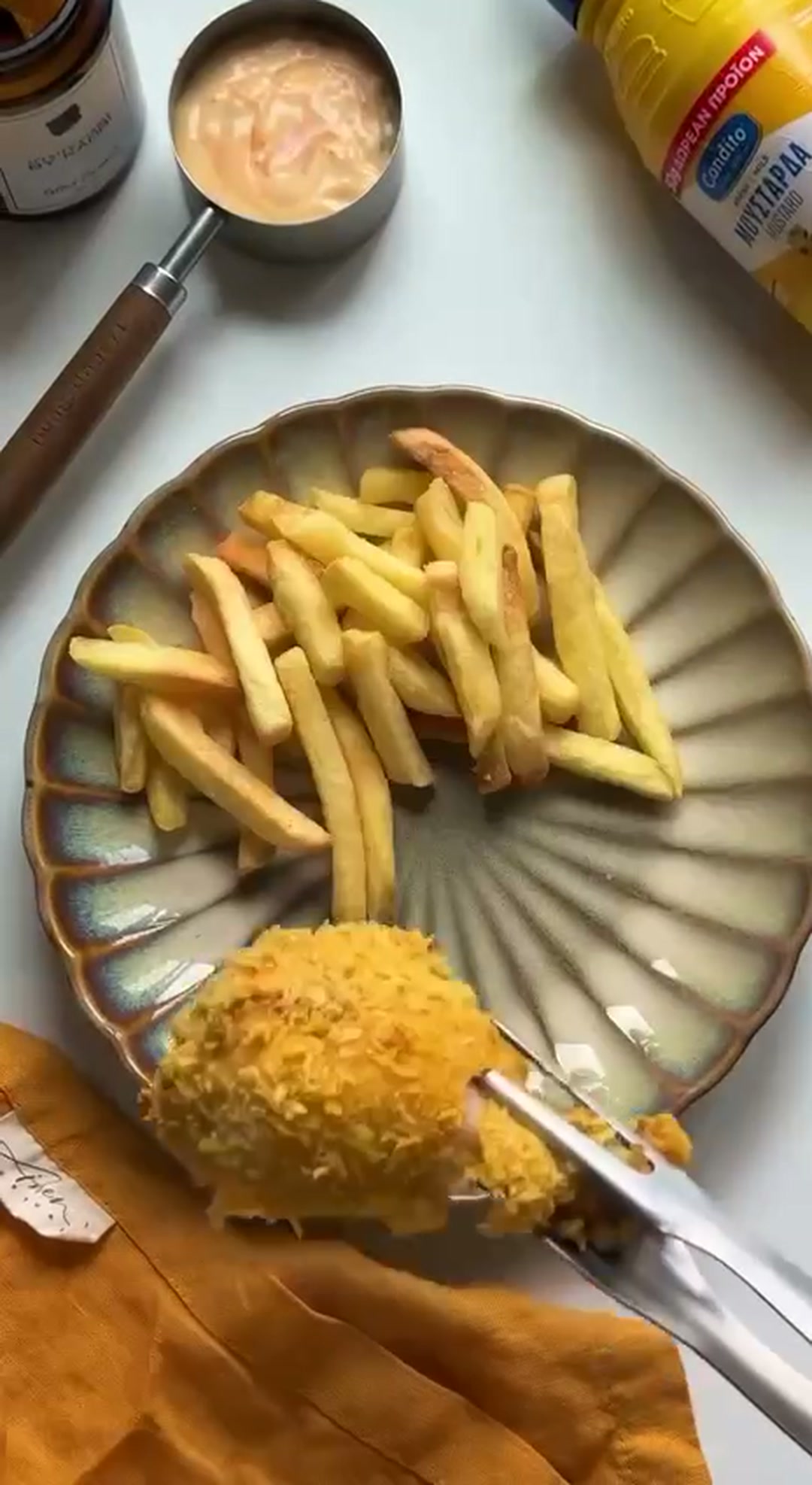 Куриные ножки в панировке и картофель фри