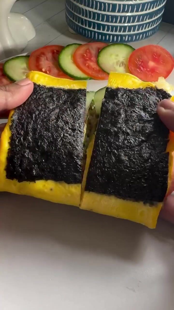 Онигиразу с яйцом и тунцом