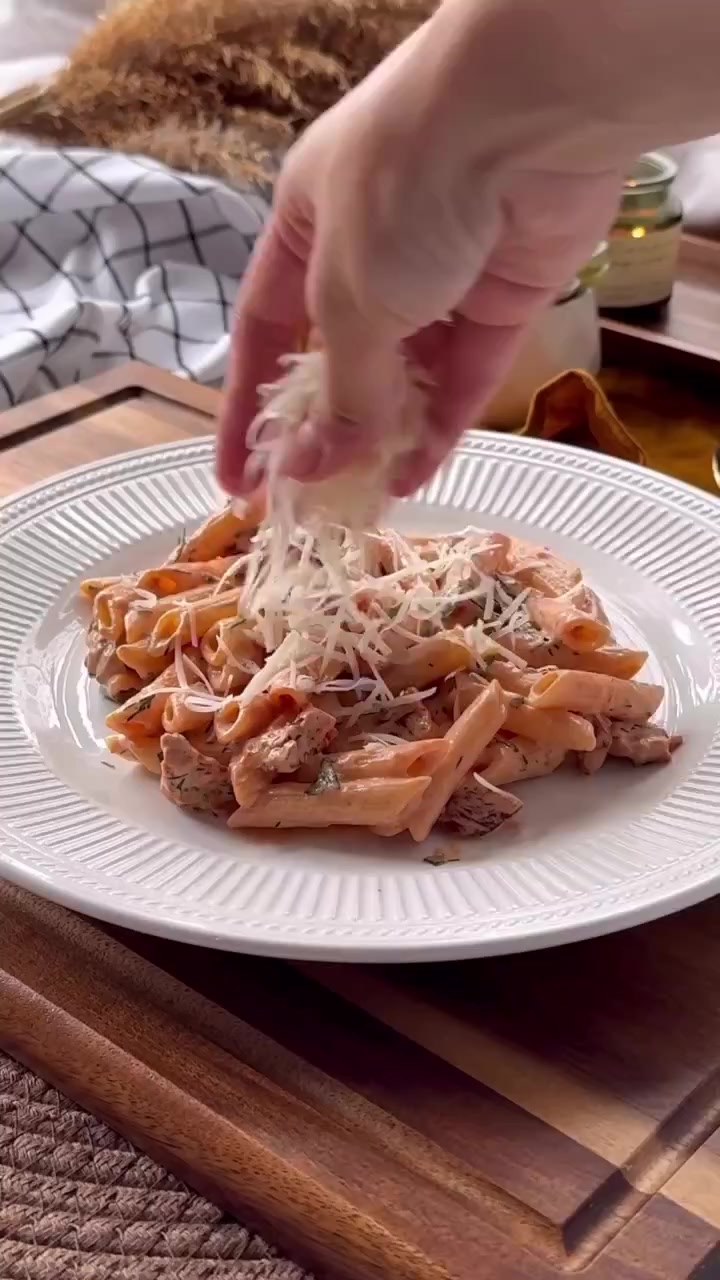 Румяная курочка со сливочной пастой