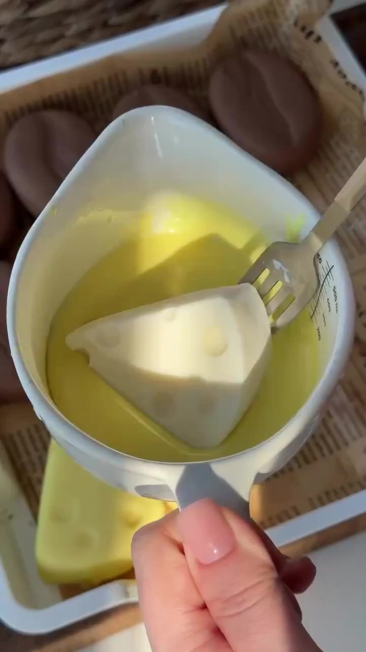 Творожный десерт с белым шоколадом и какао