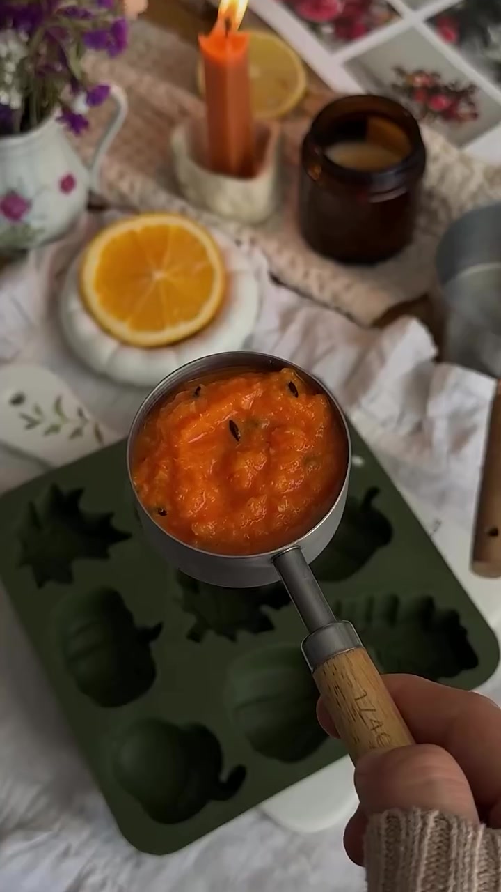 Заготовка облепихового чая в формочках